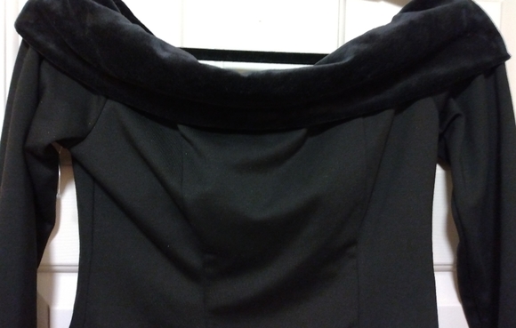 NWOT Juicy Couture Lounge Wear Long Sleeve, Off-the-Shoulder Top - Picture 14 of 16